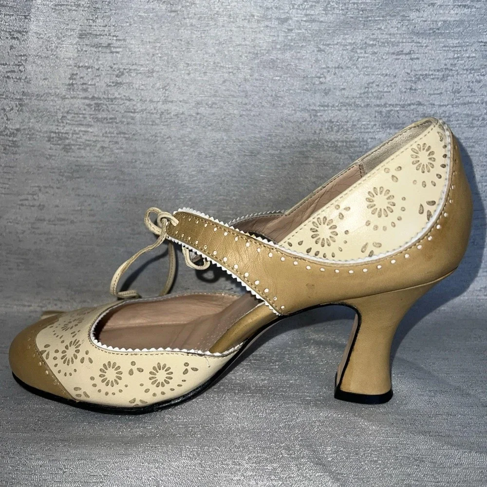 Anyi Lu Tango Shoes, 30's Style/ Nude Beige Spectator. w/ Ties - 9.5US/ 39.5EU